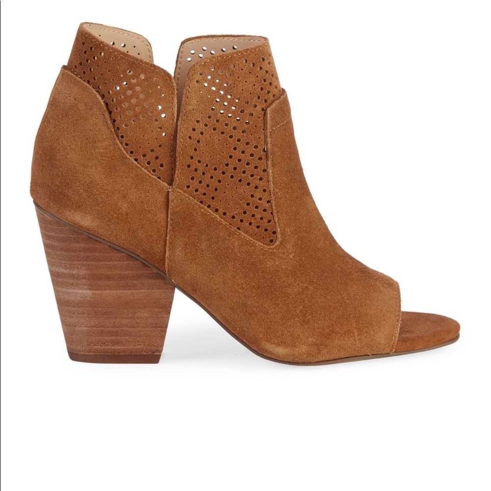🌿Steve Madden Suede peep toe booties